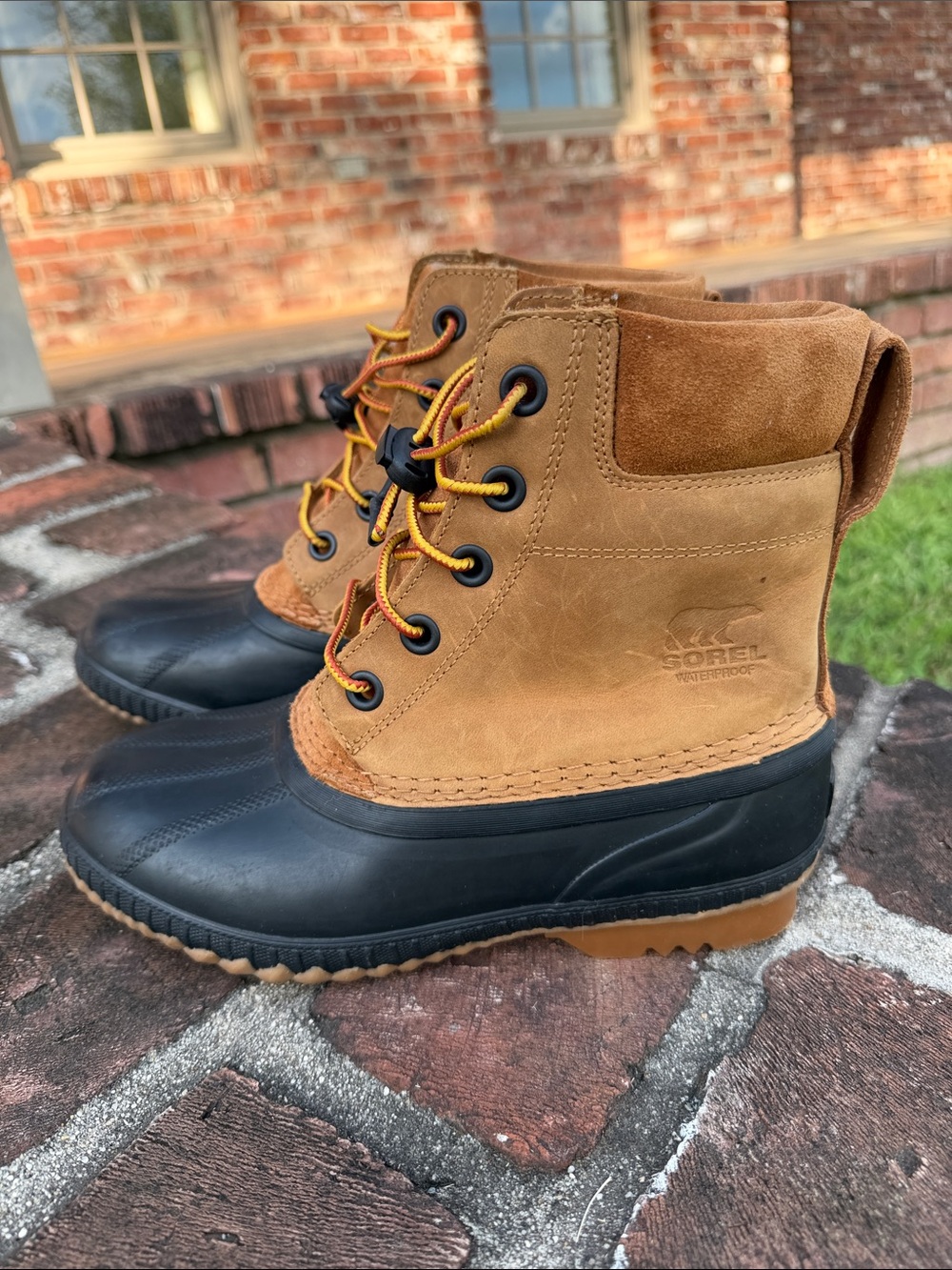 Sorel Tan and Black Lace-Up Duck Boots size 7 - Picture 2 of 11